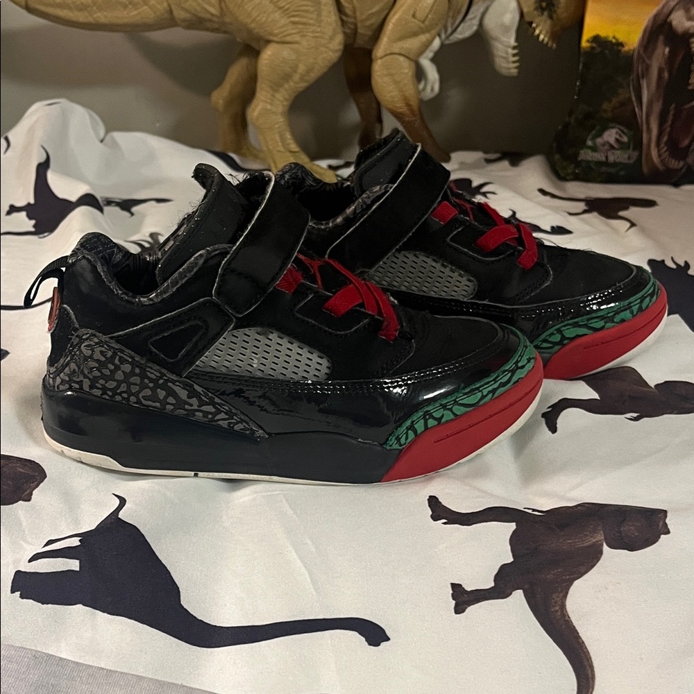 Jordan Spizike Low Sneakers with Green Accent